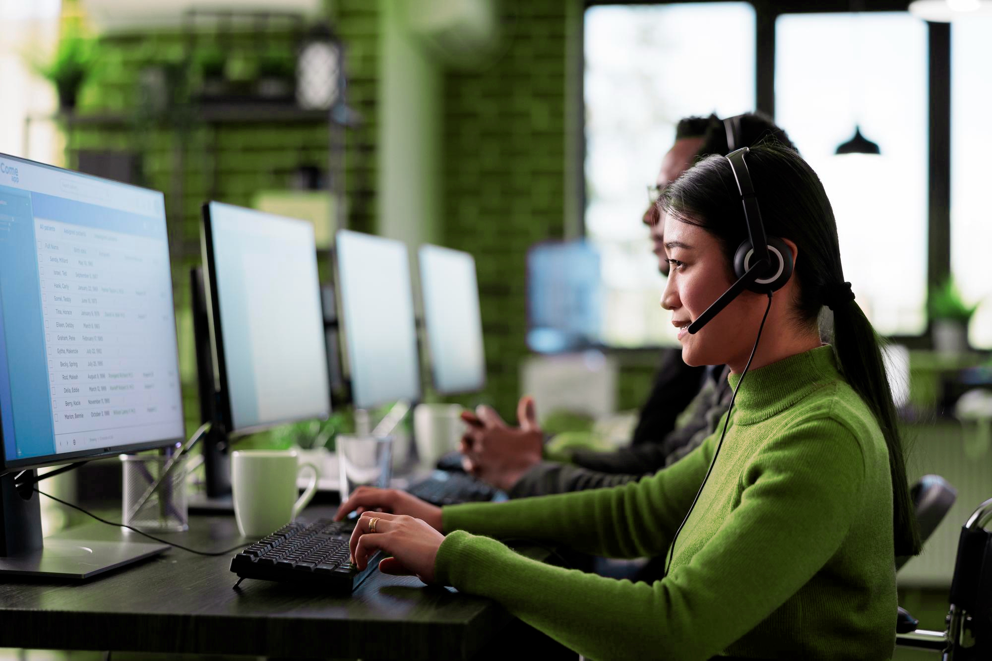 Customer agents delivering omnichannel support
